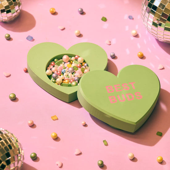 Best Buds Grinder, Conversation Candy Heart, Valentines Day Gift, Green Smoking Accessory, Nostalgic Gift for Bestie, Girly Herb Grinder